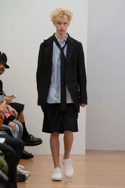 Look 10